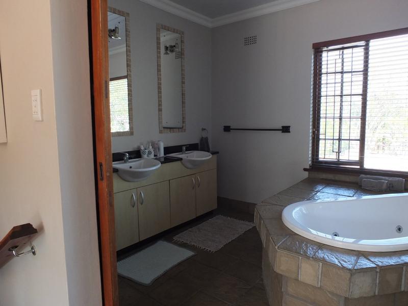 To Let 4 Bedroom Property for Rent in Dormehls Drift Western Cape